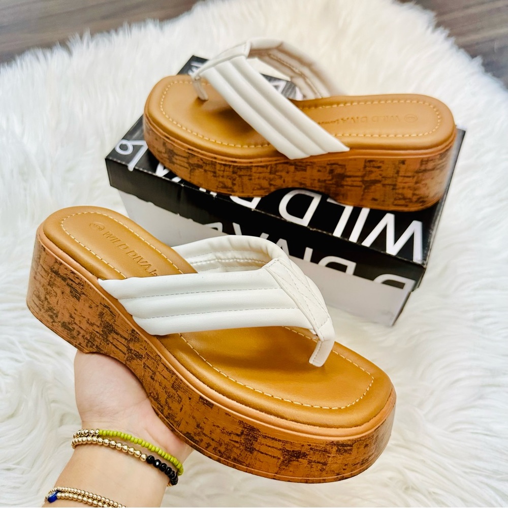 Wild Diva White and Tan Platform Sandals NIB - Picture 2 of 6